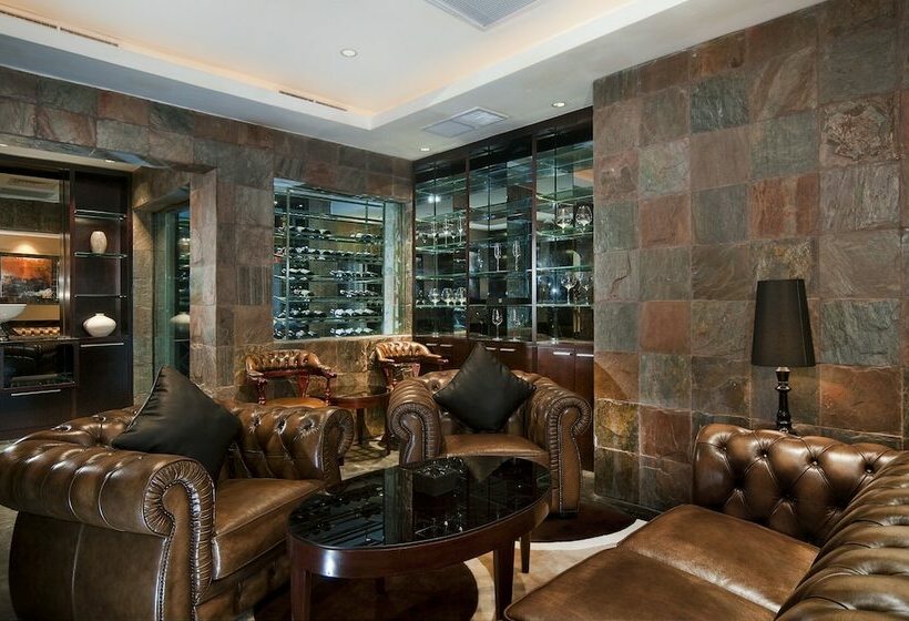 וילה בת 5 חדרים, The Edge Bali