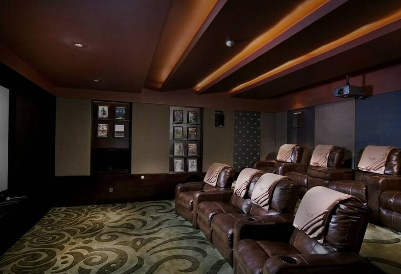 וילה בת 5 חדרים, The Edge Bali