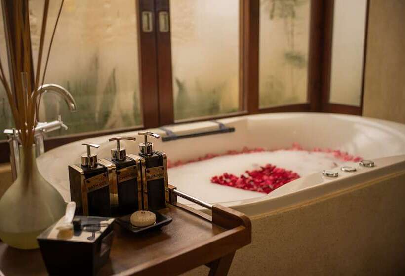 וילה בת 5 חדרים, The Edge Bali