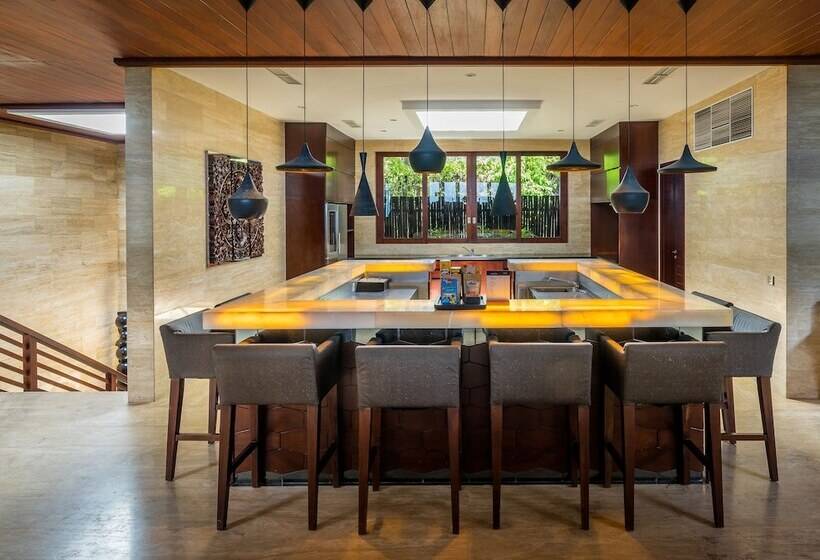 וילה בת 5 חדרים, The Edge Bali