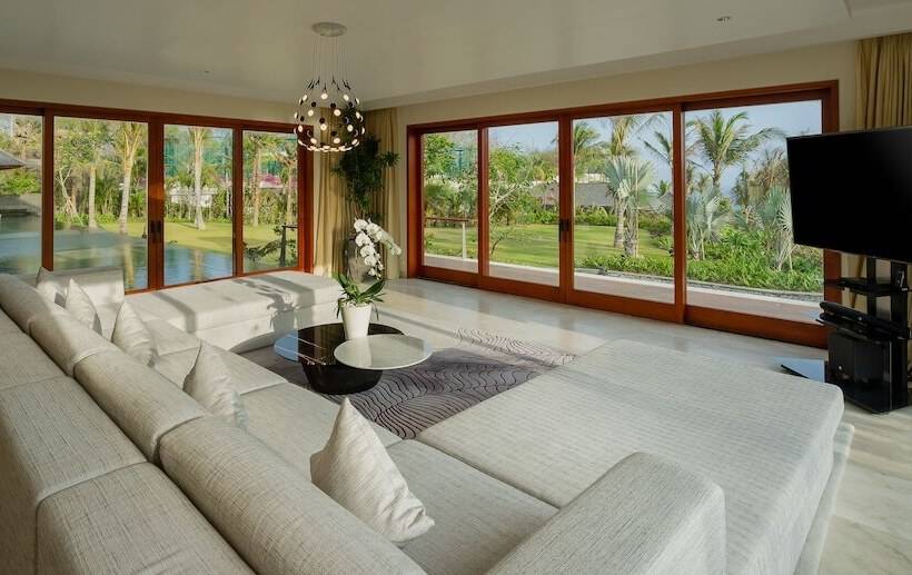 וילה דלוקס 3 חדרים, The Edge Bali