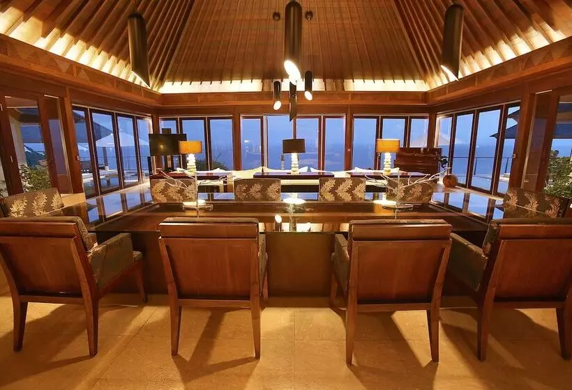 ویلای 5 خوابه, The Edge Bali