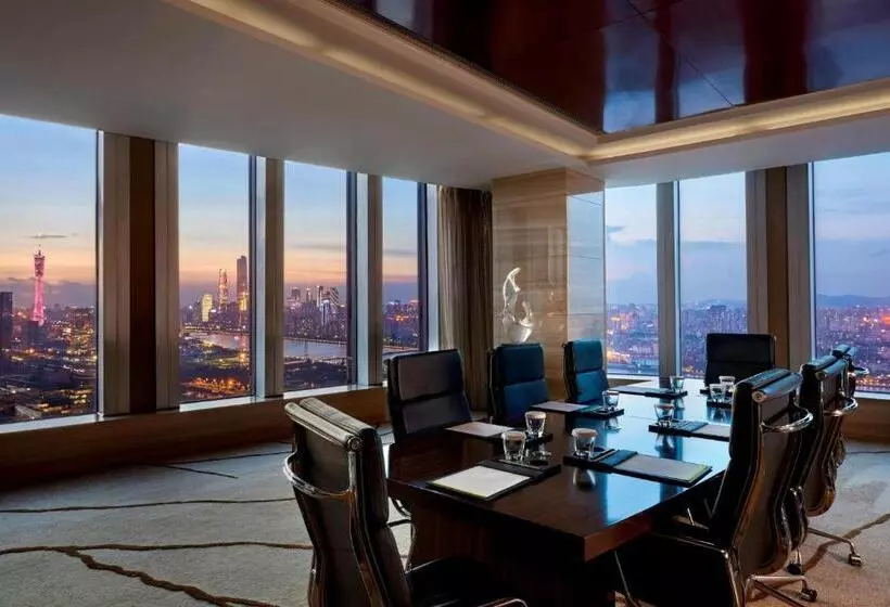 سوئیت با تخت بزرگ, The Westin Pazhou