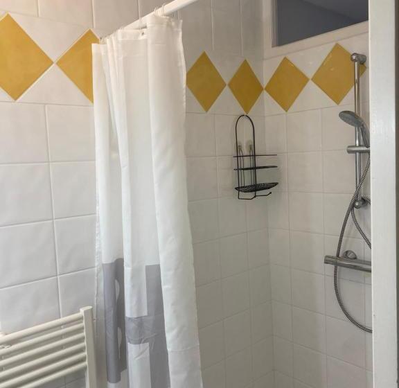 غرفة قياسية مطلّة علي الحديقة, Les Lavandières