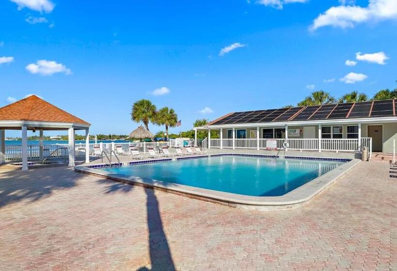 דירת שלושה חדרים, Spacious Coastal Haven 3bd Condo