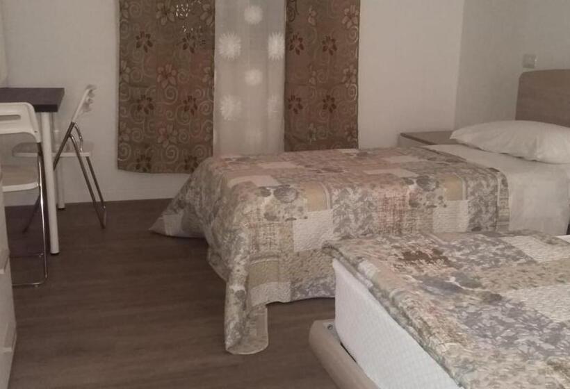 חדר מוזל מקלחת משותפת, Beb Oasi