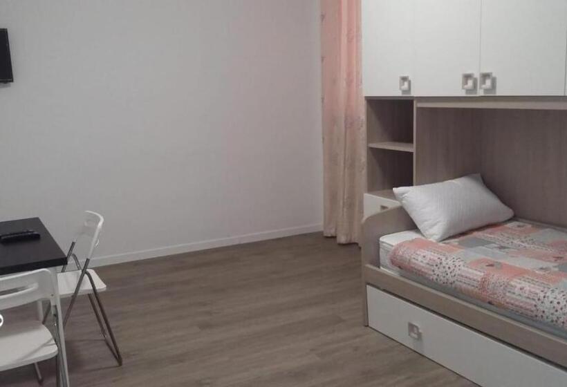 غرفة كلاسيكية ثلاثية, Beb Oasi