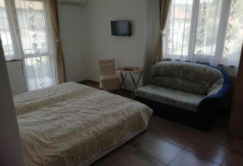 غرفة قياسية مزوَّدة بشُرفة, Iceberg