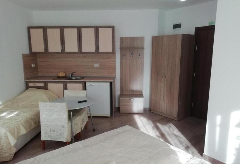 غرفة قياسية مزوَّدة بشُرفة, Iceberg