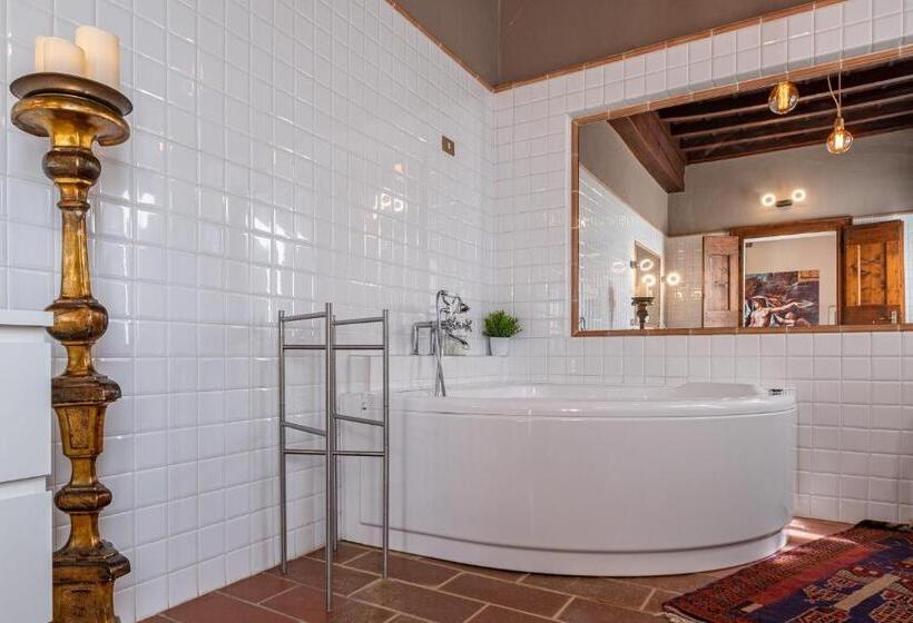 标准间, La Celeste Galeria