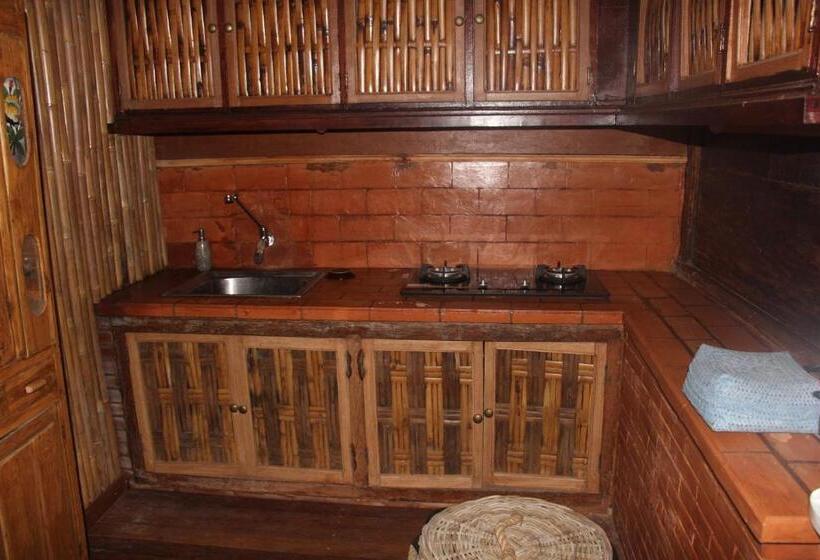 בקתה דלוקס, Geopark Village