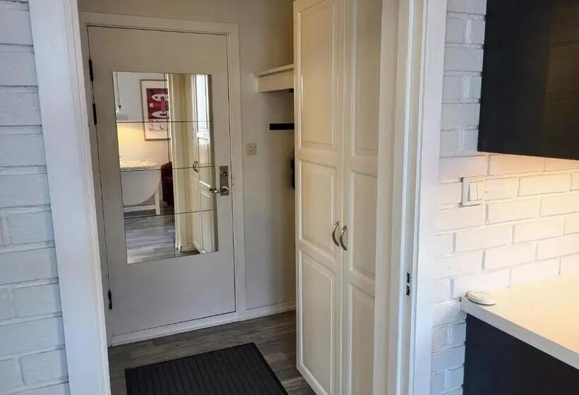 デラックススタジオ, Cozee Central Apartments