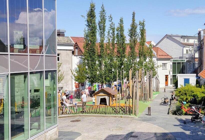 Студия Deluxe, Cozee Central Apartments