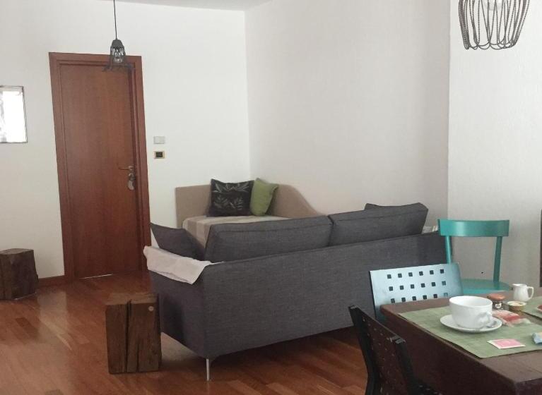 חדר דופלקס, La Masca