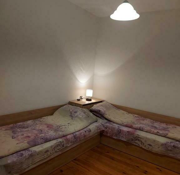 חדר משפחתי, Vasi Apartments