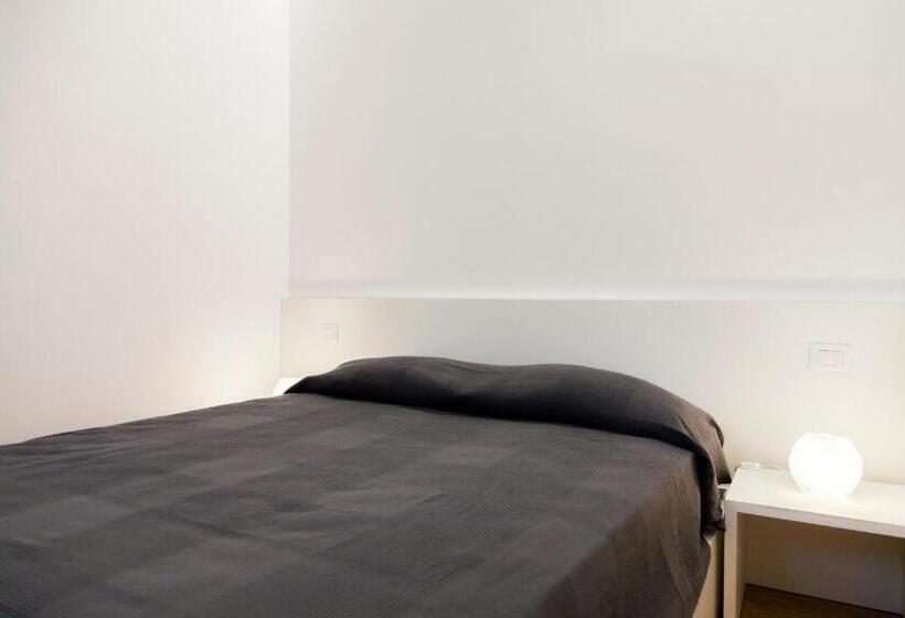 غرفة قياسية ثلاثية مزودة بشرفة, B&b Del Corso