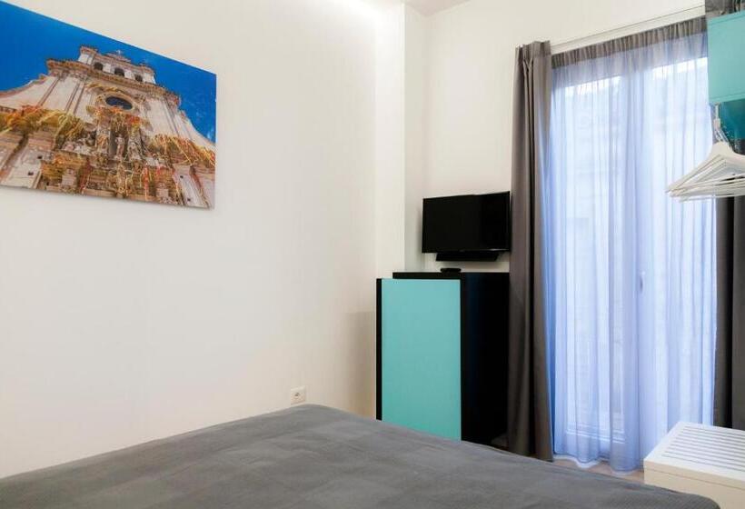 غرفة قياسية ثلاثية مزودة بشرفة, B&b Del Corso