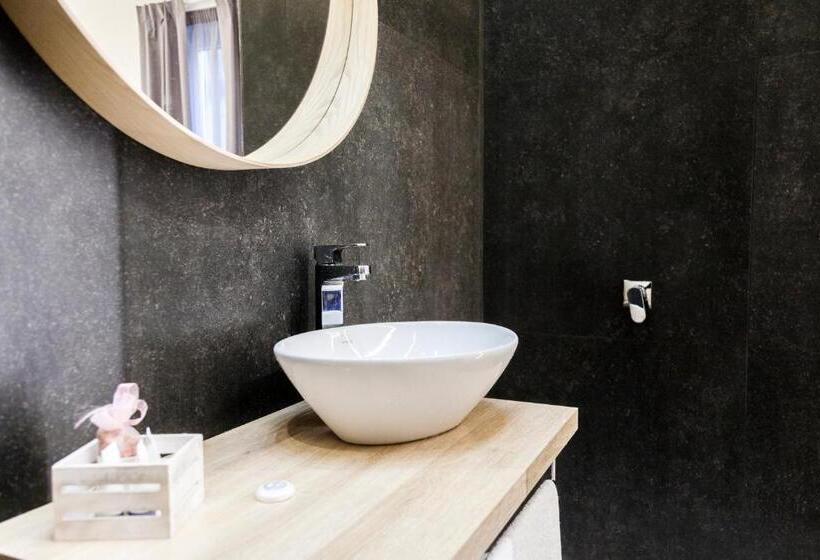 غرفة قياسية ثلاثية مزودة بشرفة, B&b Del Corso