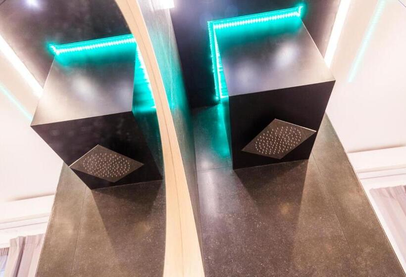 غرفة قياسية ثلاثية مزودة بشرفة, B&b Del Corso