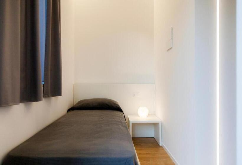 غرفة قياسية ثلاثية مزودة بشرفة, B&b Del Corso