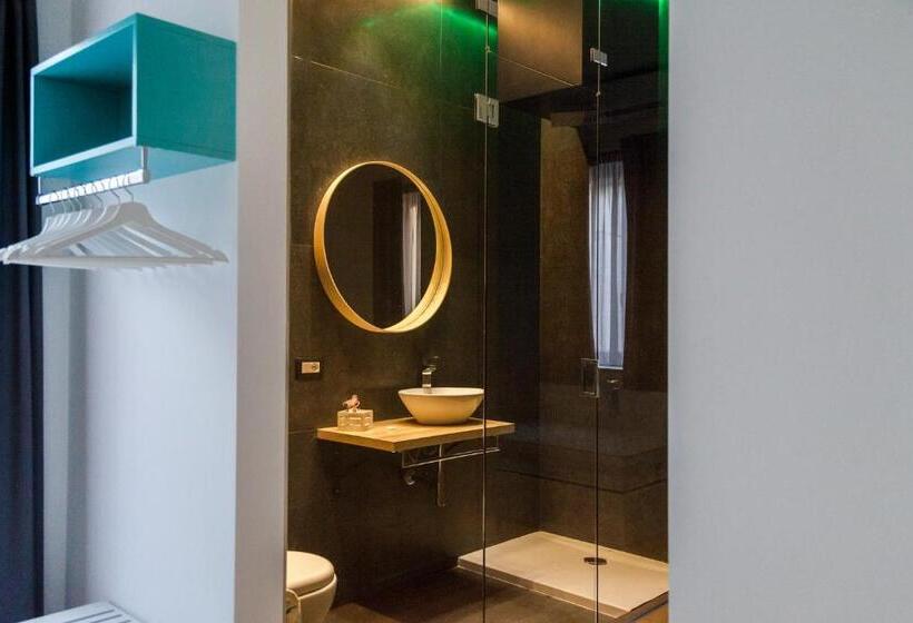 غرفة قياسية ثلاثية مزودة بشرفة, B&b Del Corso