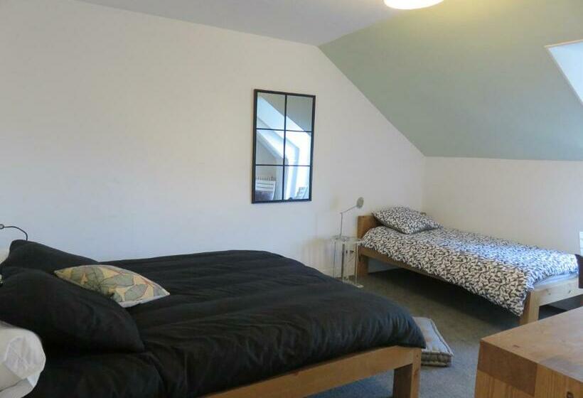 חדר סטנדרט לשלושה עם נוף לגינה, B&b Ducey