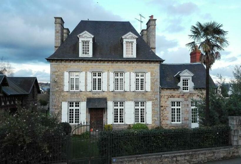 חדר סטנדרט לשלושה עם נוף לגינה, B&b Ducey