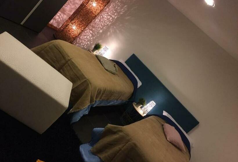 اتاق استاندارد سه نفره, Room33