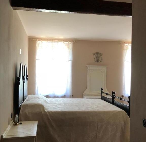 חדר סטנדרט, Via D  Este 8