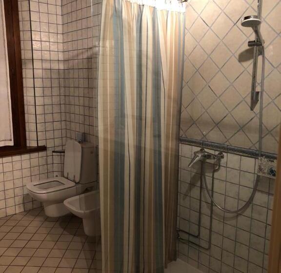 חדר סטנדרט, Via D  Este 8