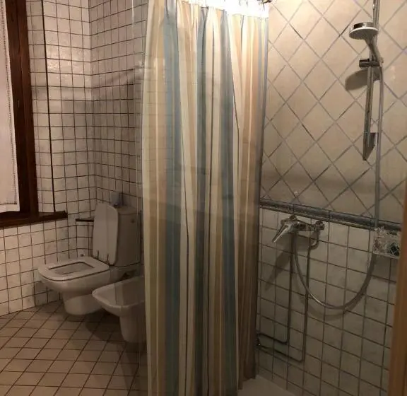 スタンダードルーム, Via D  Este 8