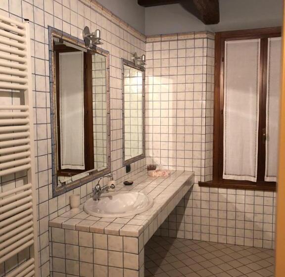 חדר סטנדרט, Via D  Este 8