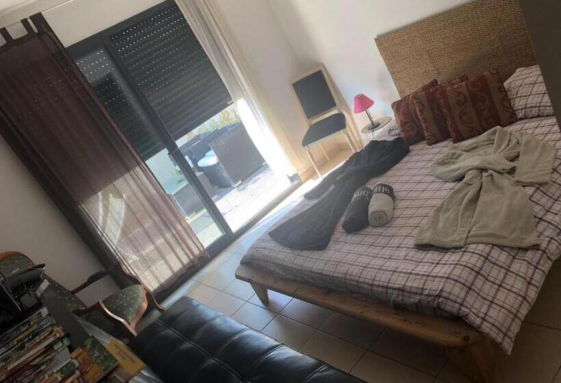 غرفة قياسية مطلّة علي حمام السباحة, Villa Des Romieux