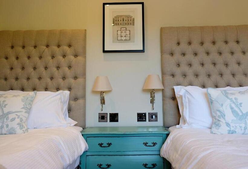 חדר דלוקס, Blacknest Golf And Country Club