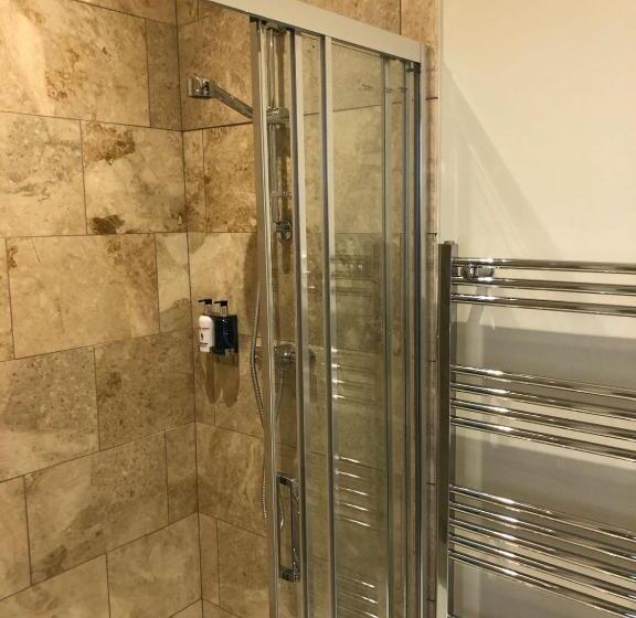 חדר דלוקס, Blacknest Golf And Country Club