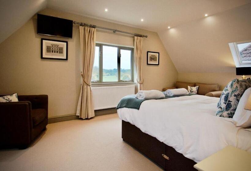 חדר דחוקס עם מיטת קינג, Blacknest Golf And Country Club