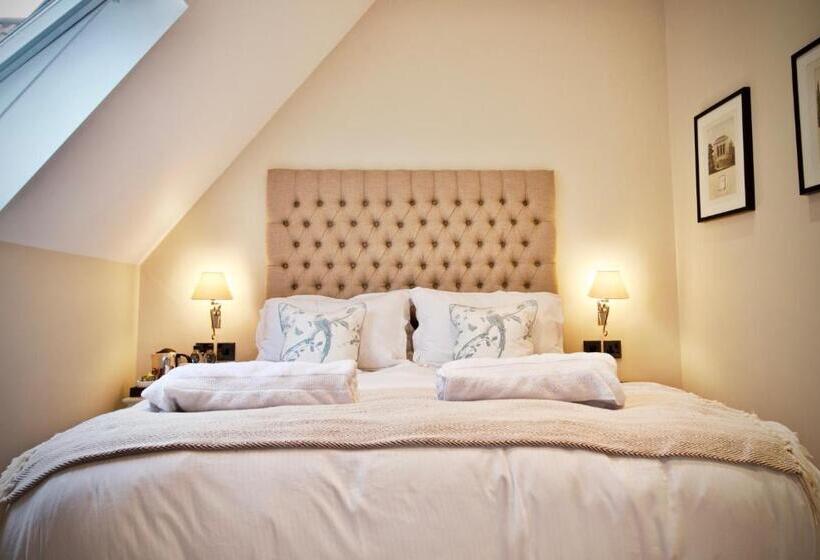 חדר סטנדרט עם מיטת קינג, Blacknest Golf And Country Club