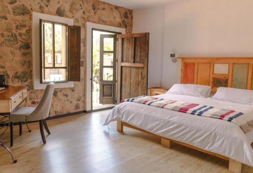 חדר קומפורט לשלושה, Canaria