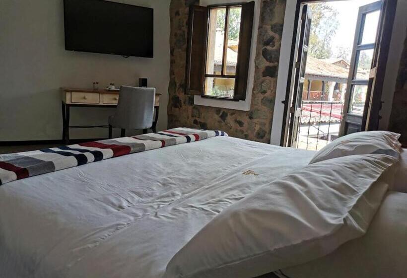 חדר קומפורט לשלושה, Canaria