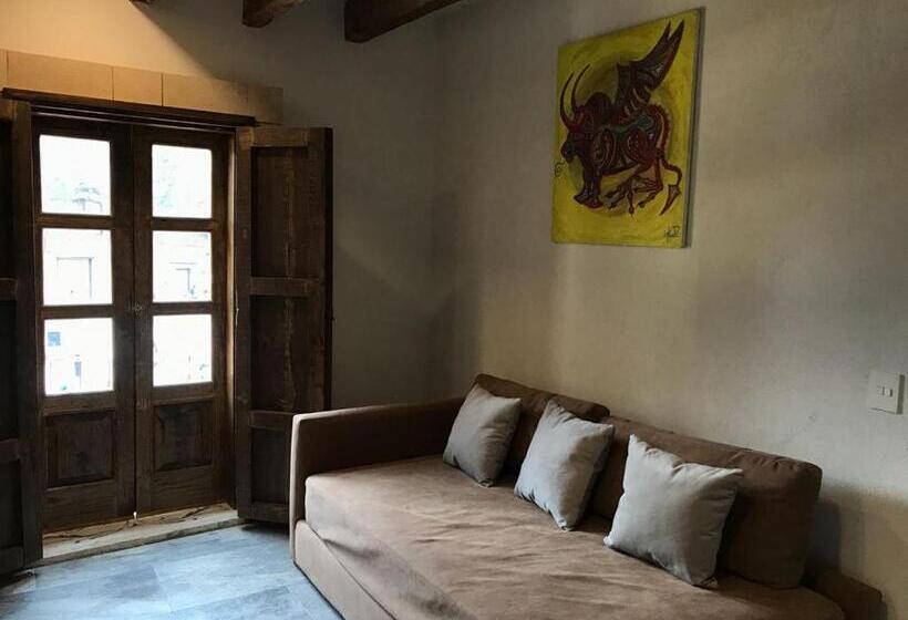 חדר דלוקס, Canaria