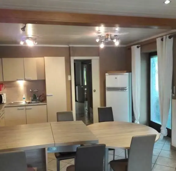 بنگله خانوادگی, Le Chalet D Egide