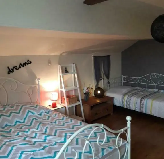 بنگله خانوادگی, Le Chalet D Egide