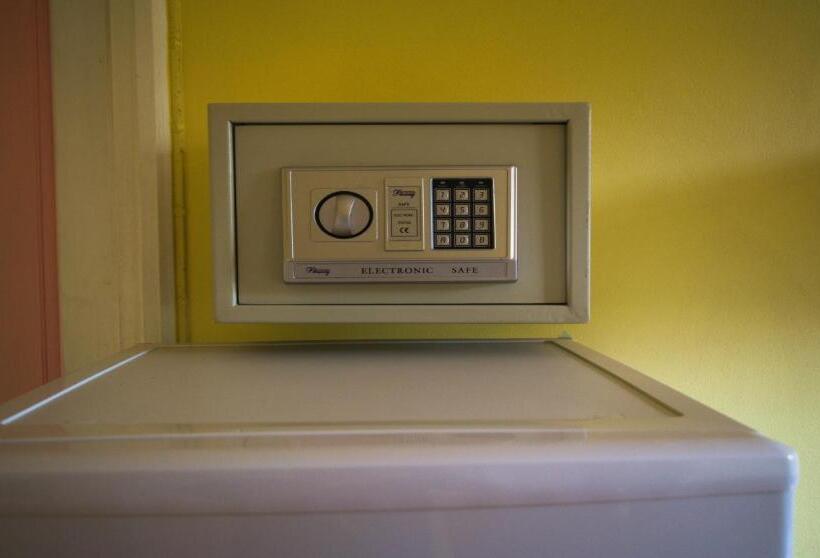 تختخواب در اتاق مشترک, Le Rosier