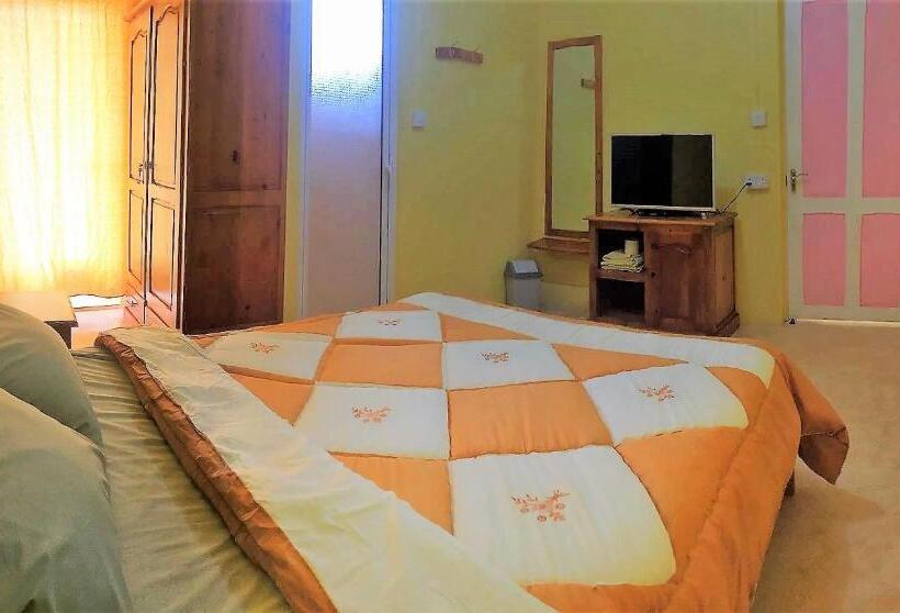 تختخواب در اتاق مشترک, Le Rosier