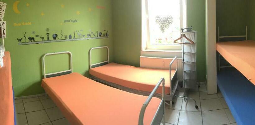 شقة غرفة نوم واحدة بالطابق الأرضى, Dormitorium Kaarst Wohnraum Auf Zeit