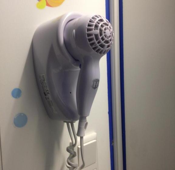 سرير فى غرفة مشتركه, Dormitorium Kaarst Wohnraum Auf Zeit