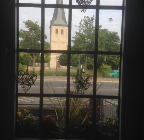 سرير فى غرفة مشتركه, Dormitorium Kaarst Wohnraum Auf Zeit