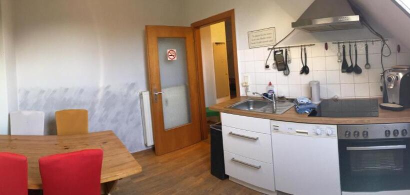 غرفة قياسية حمام مشترك, Dormitorium Kaarst Wohnraum Auf Zeit