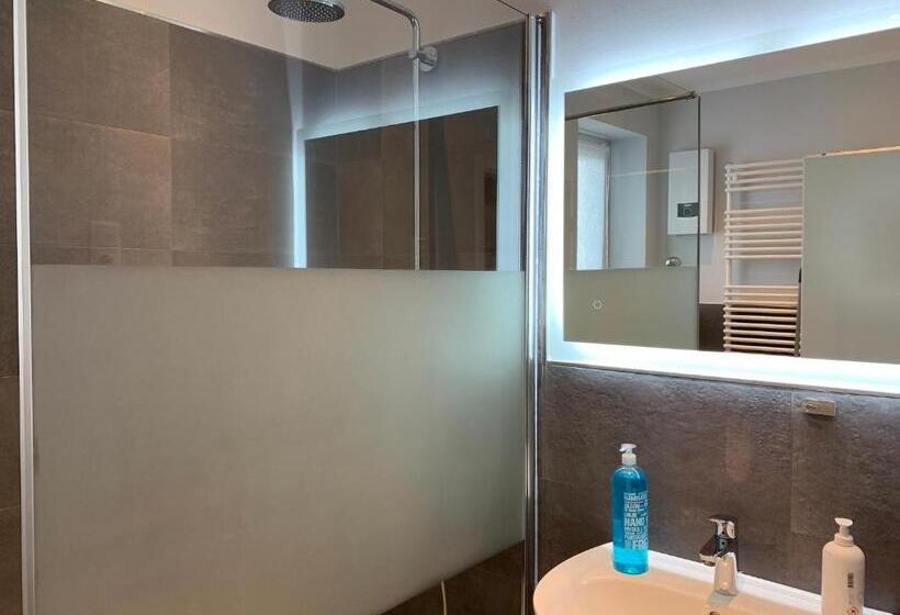 جناح ديلوكس سرير كينج, Dormitorium Kaarst Wohnraum Auf Zeit