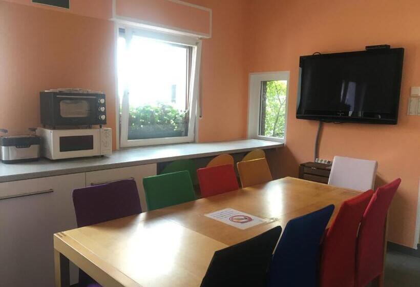 شقة غرفة نوم واحدة بالطابق الأرضى, Dormitorium Kaarst Wohnraum Auf Zeit